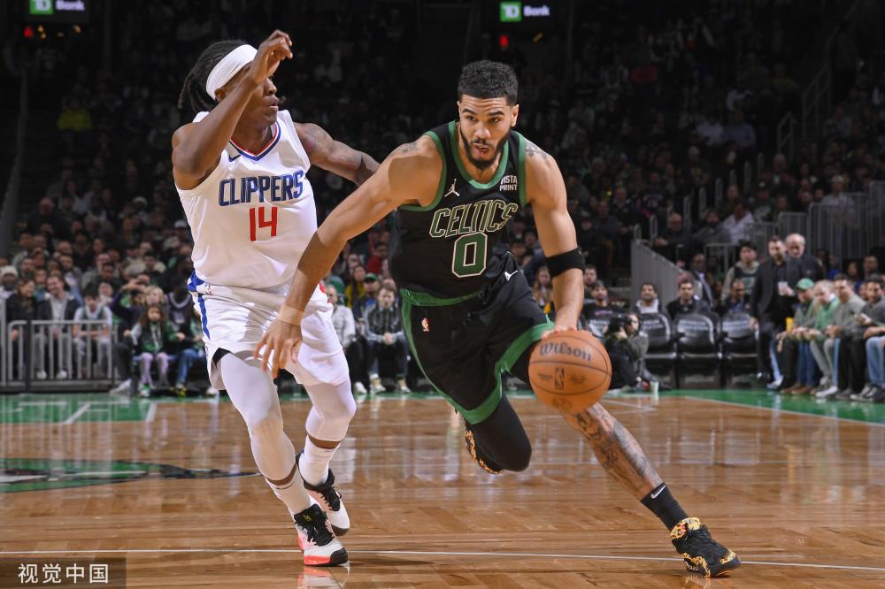 NBA湖人队险胜灰熊，赢下关键卡位战，里夫斯末节统治比赛！.