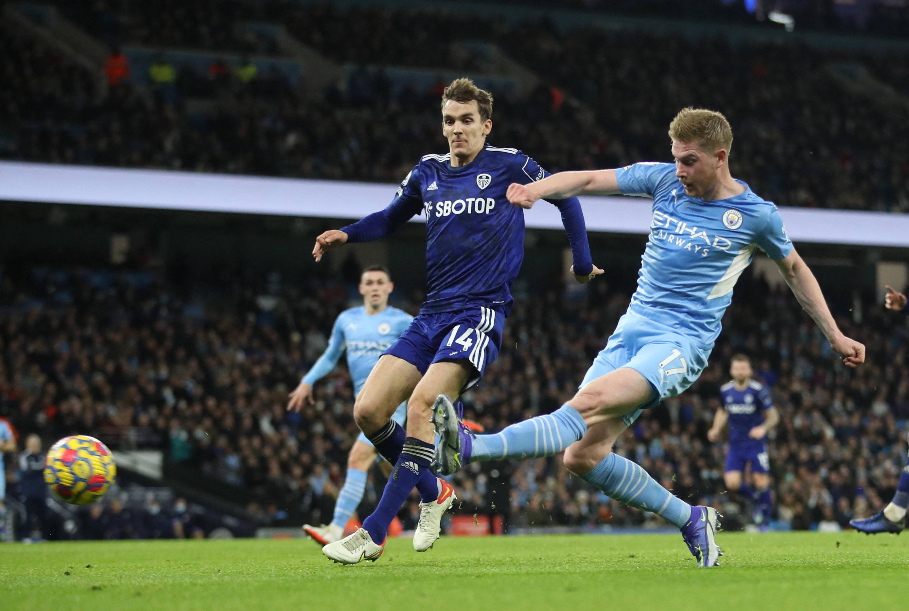 篮球CBA赛场出现精彩扣篮（CBA赛场上演精彩扣篮）